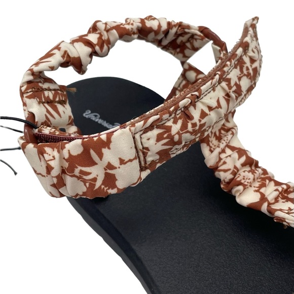 Women's Floris Platform Sport Sandals - Universal Thread Brown Floral Size 9 - Picture 4 of 7